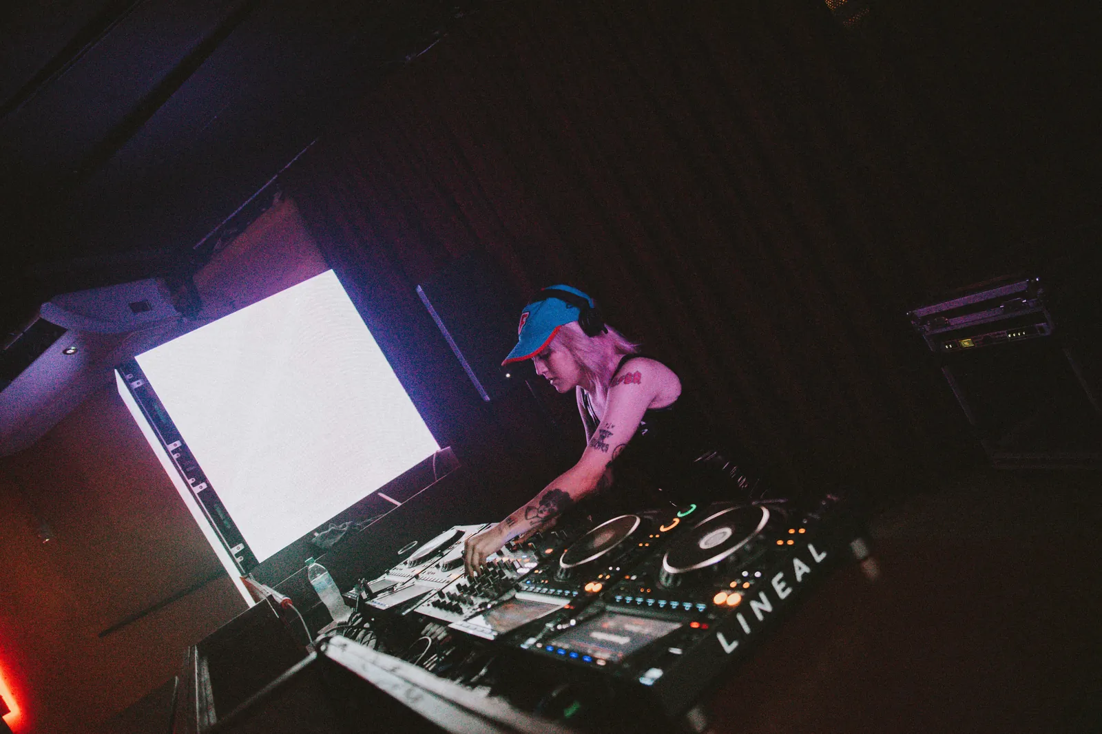 Showcase 003: cabina con la pantalla